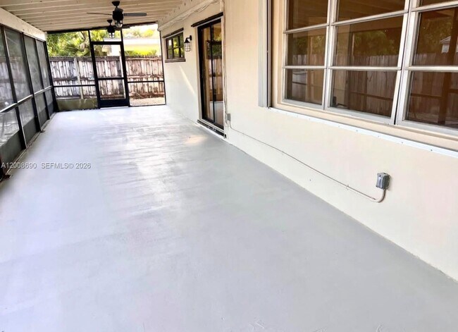 Foto del edificio - 10881 N Snapper Creek Dr