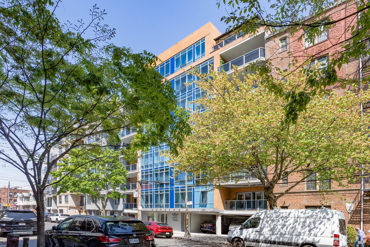Foto del edificio - 1679 E 19th St