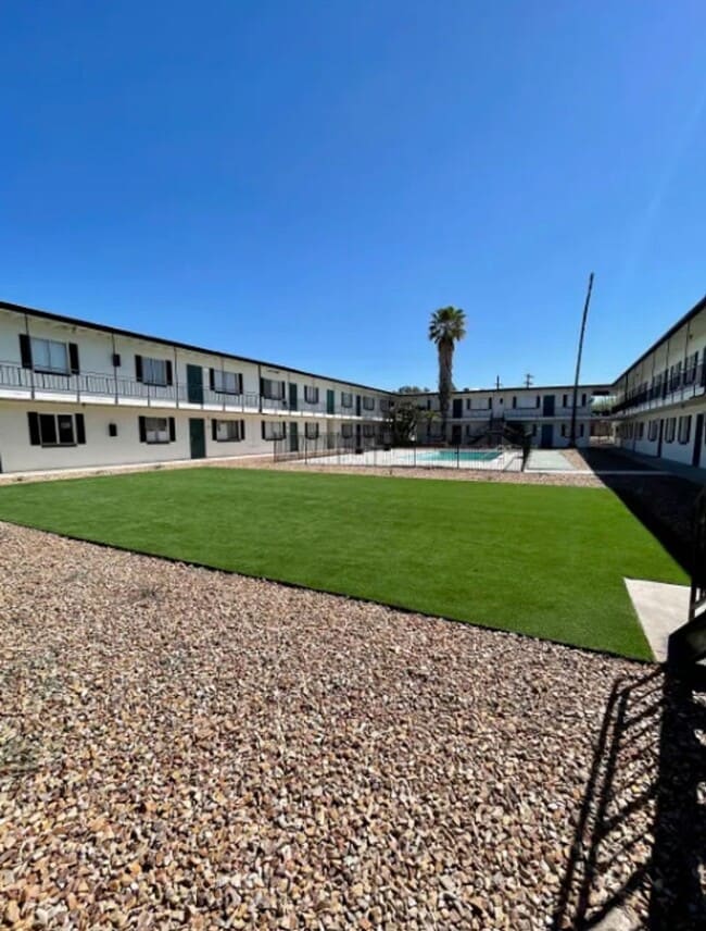 Building Photo - The Onyx Apartments