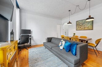 Building Photo - 400 W 47th St