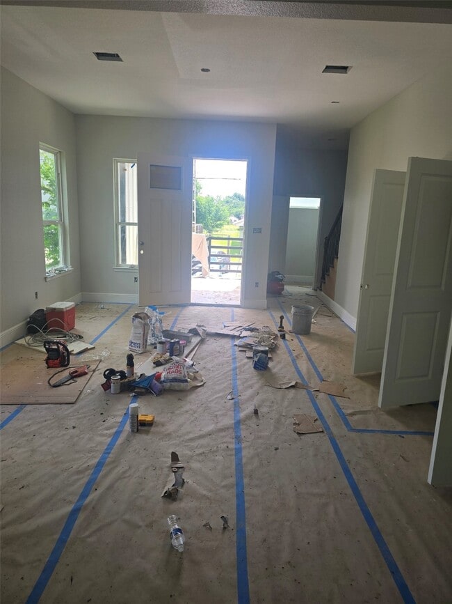 Building Photo - 2207 Des Chaumes St