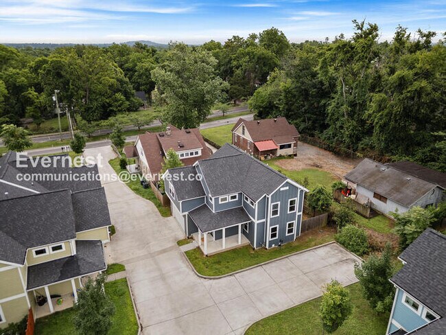 Building Photo - 1406 Riverside Dr