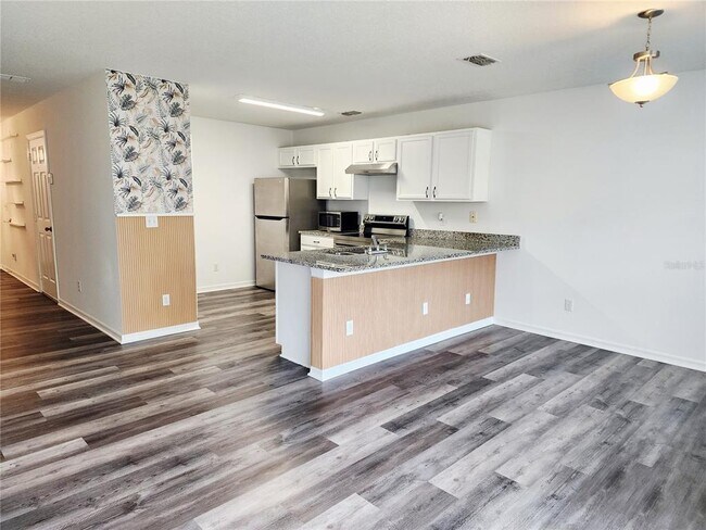 Foto del edificio - 701 Cresting Oak Cir