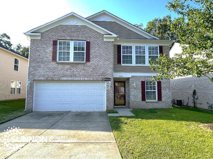 Foto principal - Over-sized 4bd/2.5 bath home in quiet Hero...