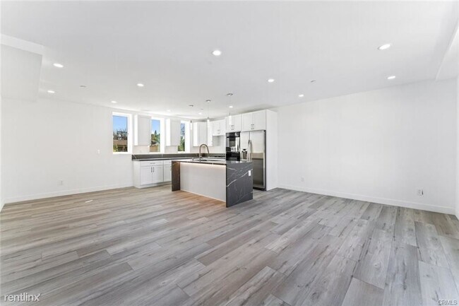 Building Photo - 3 br, 3 bath Townhome - 14222 Tiara St Apt 2