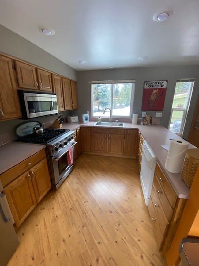 Building Photo - Riverfront Cabin in Elk Meadows Community