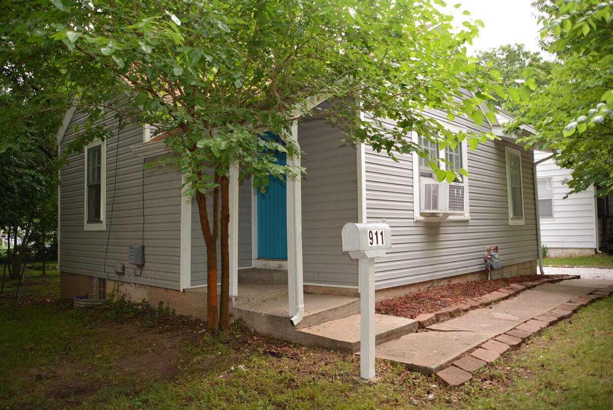 Primary Photo - ADORABLE 2 BEDROOM 1 BATH HOME!