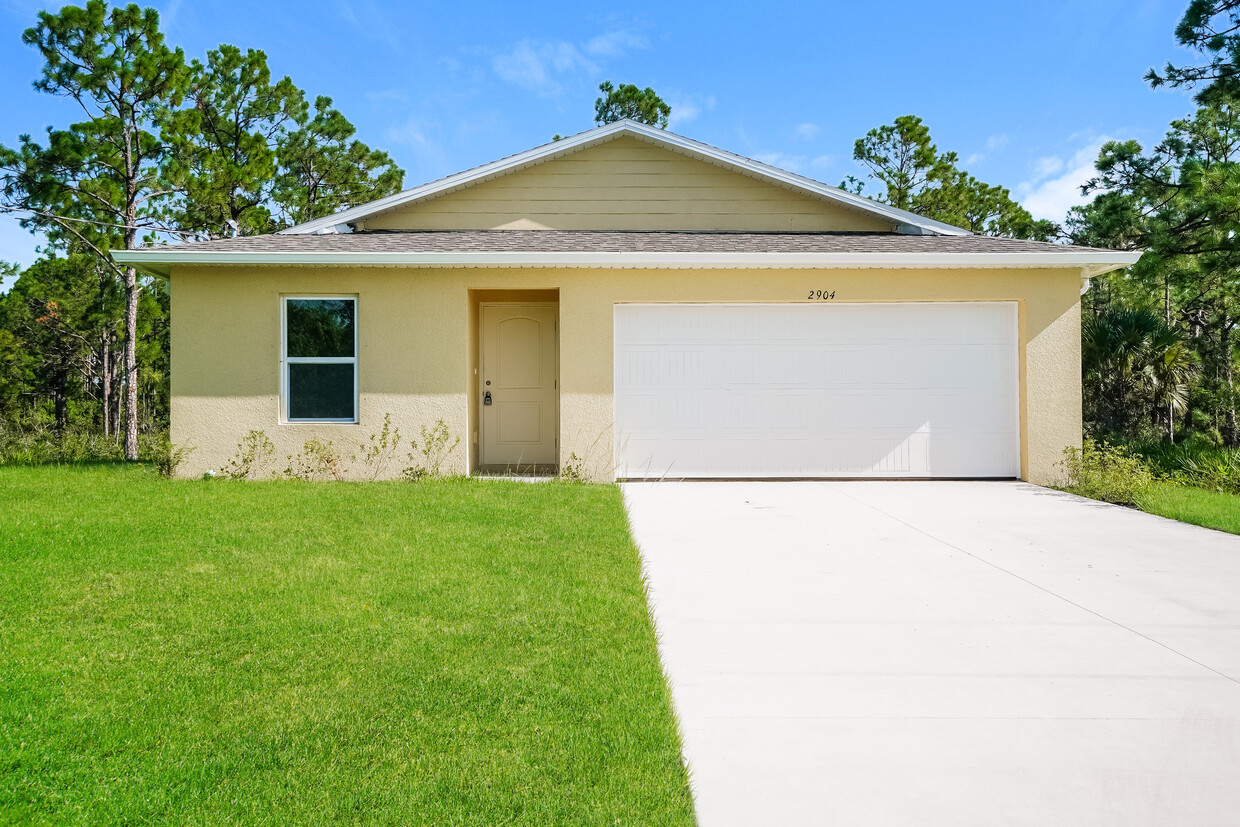 Foto principal - 2904 48th St W, Lehigh Acres, FL