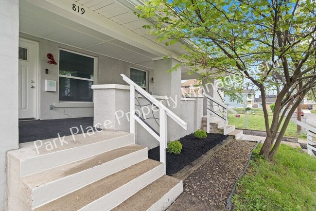Building Photo - 819 Parkway Ave