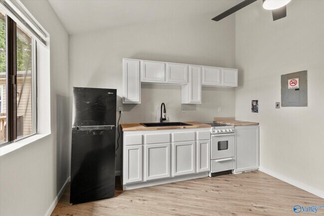 Foto del edificio - 3801 SW Triana Blvd