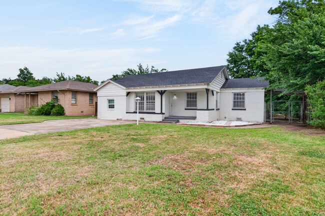 Photo - 3208 N Roff Ave House
