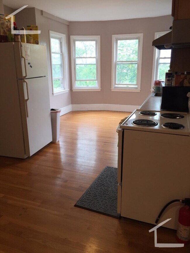 Foto del edificio - Unique UNIQUE Brookline Apartment