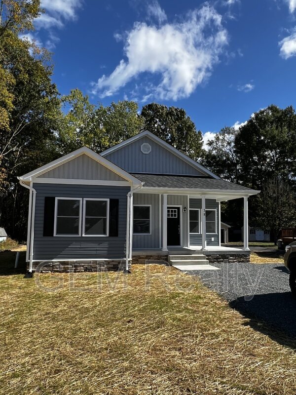 Building Photo - 38 Meadow View Ln