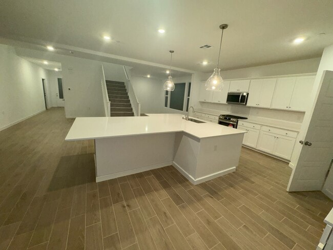 Foto del edificio - 1053 Traverse Dr S