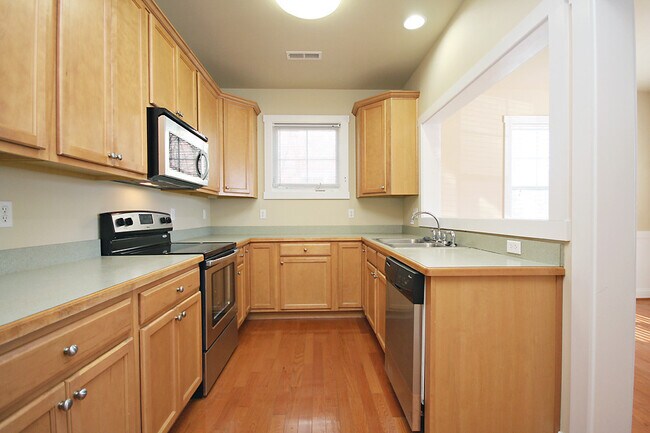 Foto del edificio - Pet Friendly, End-Unit Crozet Townhome