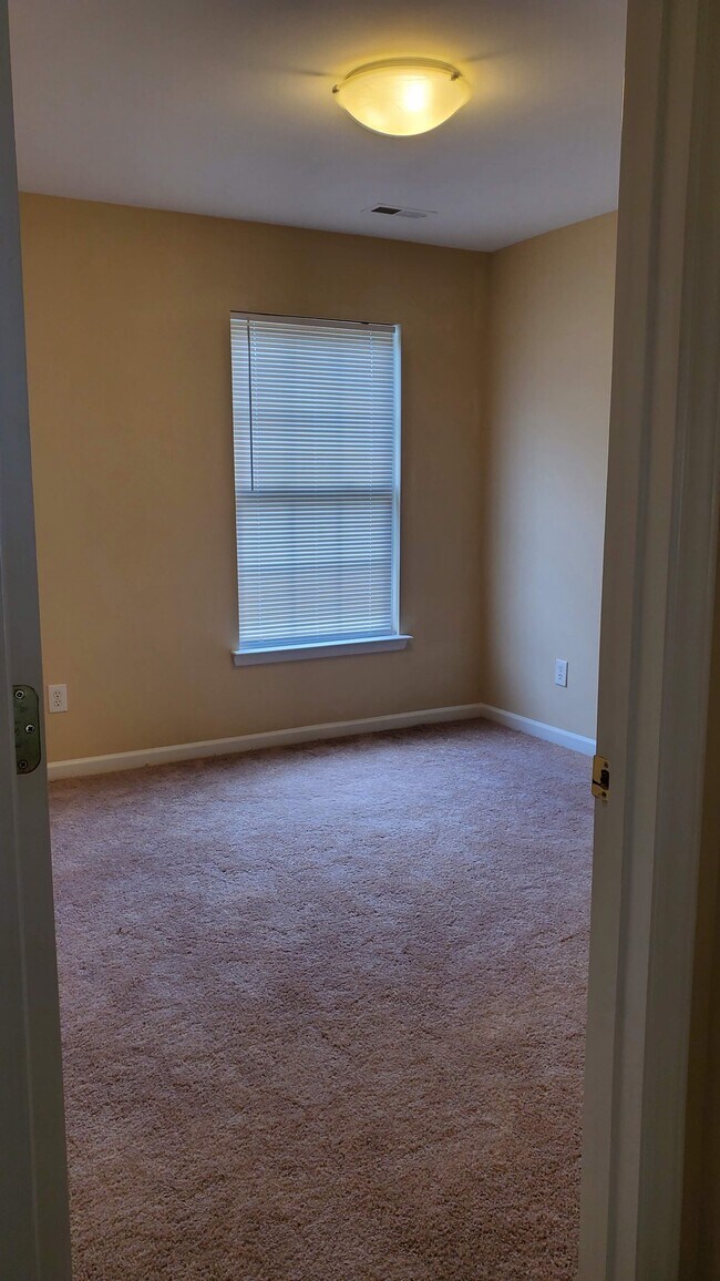 Building Photo - 405 Berlin Way