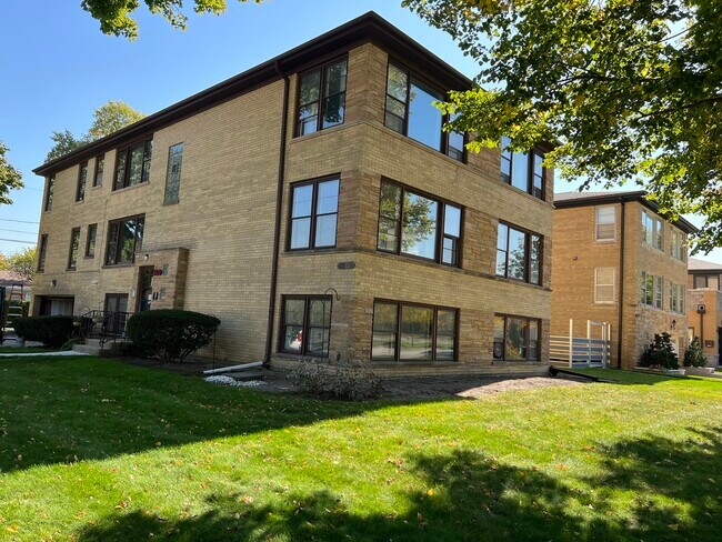 Foto del edificio - 4175 W Lunt Ave
