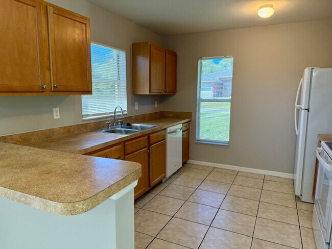 Foto del edificio - 18-Month Lease at $1,425 / 12-Month Lease ...
