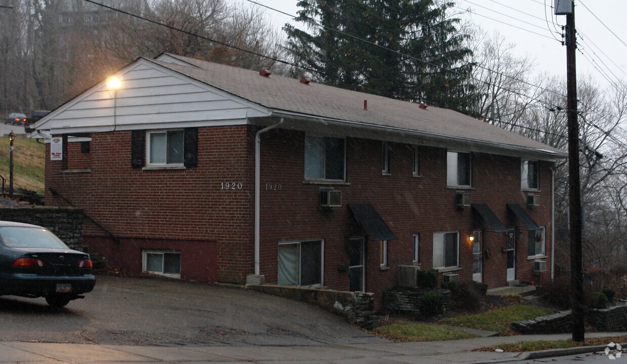 Building Photo - 1920 Kemper Ln