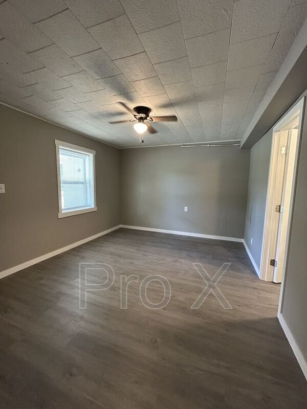 Foto del edificio - 2379 Locust Rd