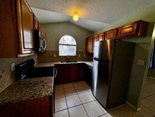 Building Photo - 3 Bedroom 2 Bath Magnolia Pointe Townhome ...