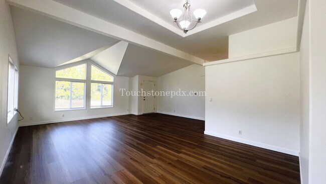 Building Photo - Spacious 3-Bedroom Home in West Linn