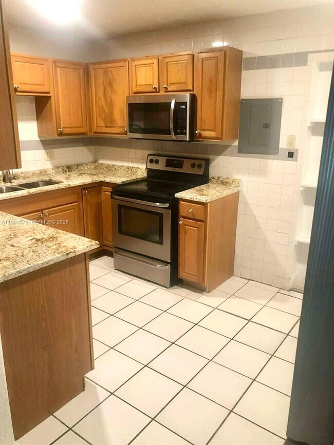 Building Photo - 580 Tallulah Rd