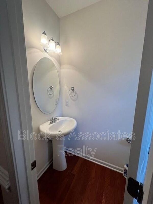 Foto del edificio - 2542 Spring Oaks Way