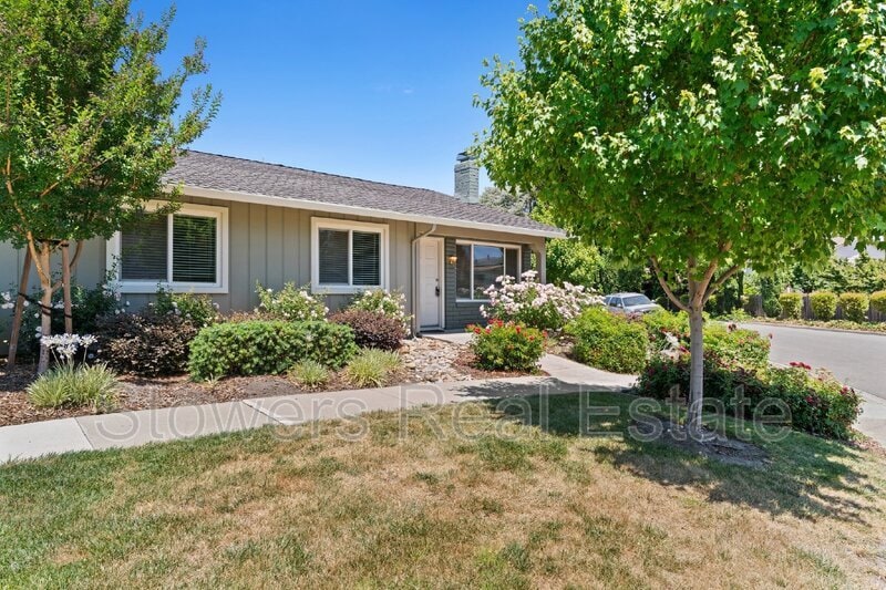 Foto principal - 2899 Fountainhead Dr