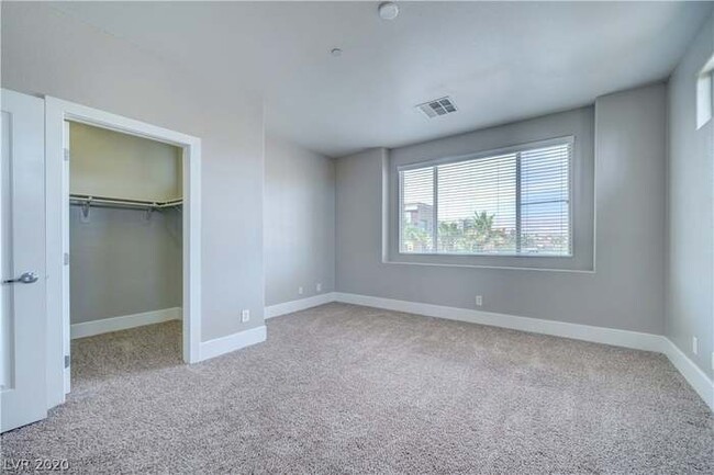 Primary bedroom - 9050 W Tropicana Ave