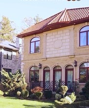 Building Photo - 181-30 Tudor Rd