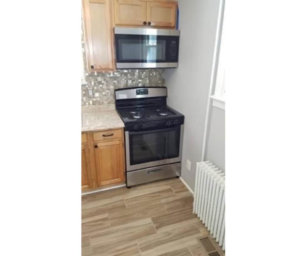 Building Photo - 444 Main St