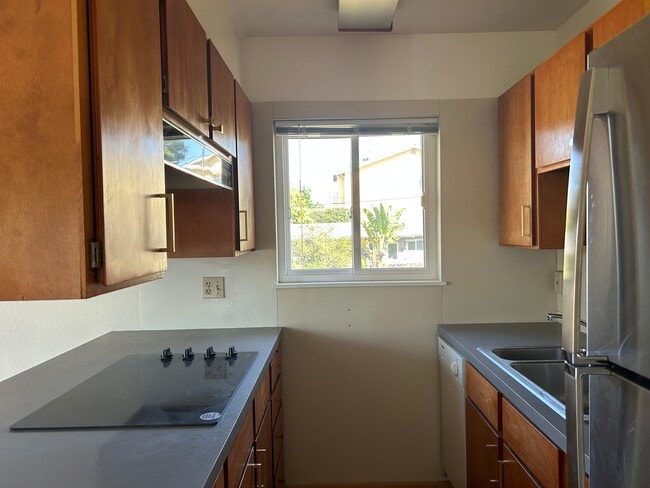 Building Photo - 6104 Bernhard Ave