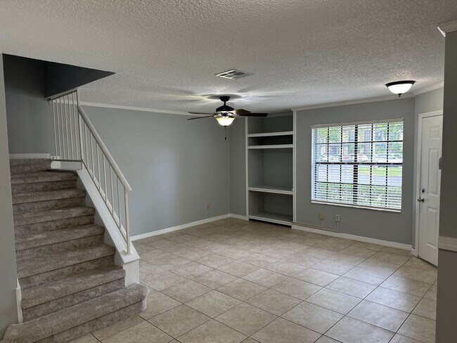 Foto del edificio - Completely renovated 3/2.5 Town home