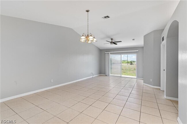 Foto del edificio - 1118 Diplomat Pkwy E
