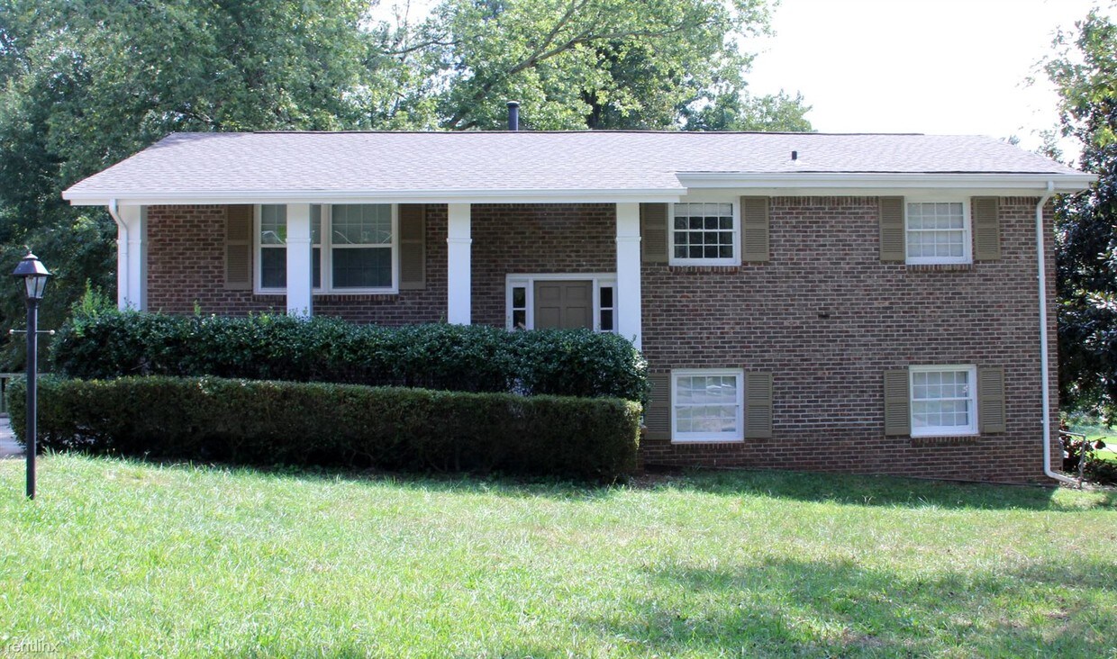 4 br, 2 bath House 4077 E Glade Court House Rental in Decatur, GA
