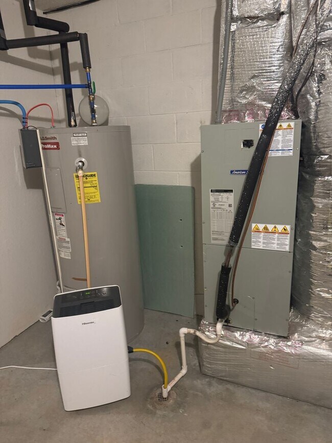 Foto del edificio - Updated Townhouse In Hunter Hills