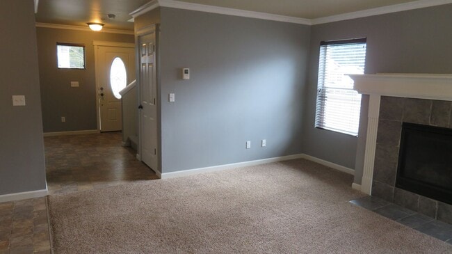 Building Photo - 1577 Burnside Pl