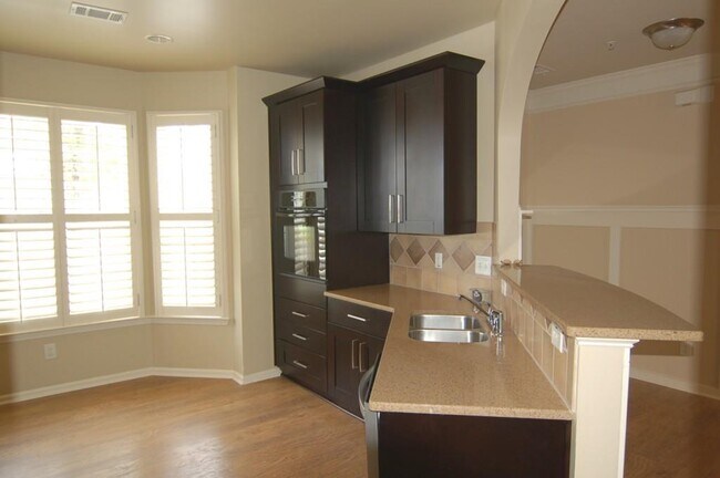 Building Photo - 3327 Castleberry Village Dr