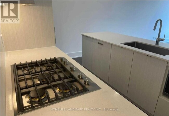 Building Photo - 270 Davenport Rd