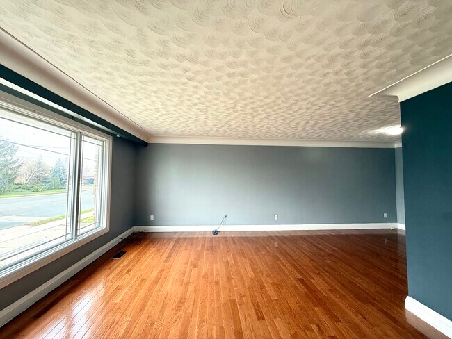 Photo du bâtiment - 585 Mohawk Rd E