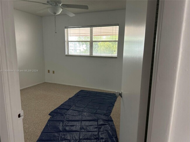 Foto del edificio - 3750 NE 170th St