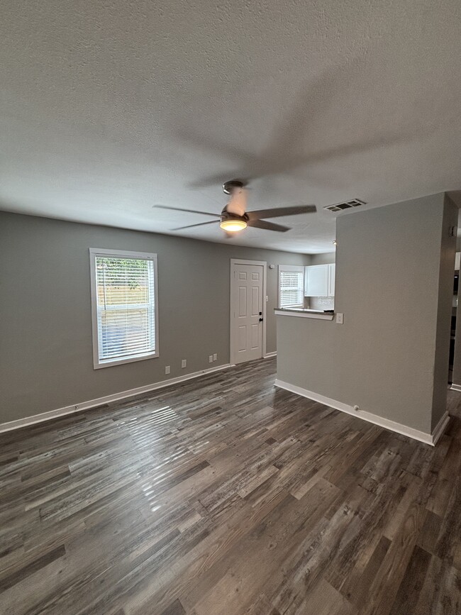 Living Room - 2805 Crest Avenue