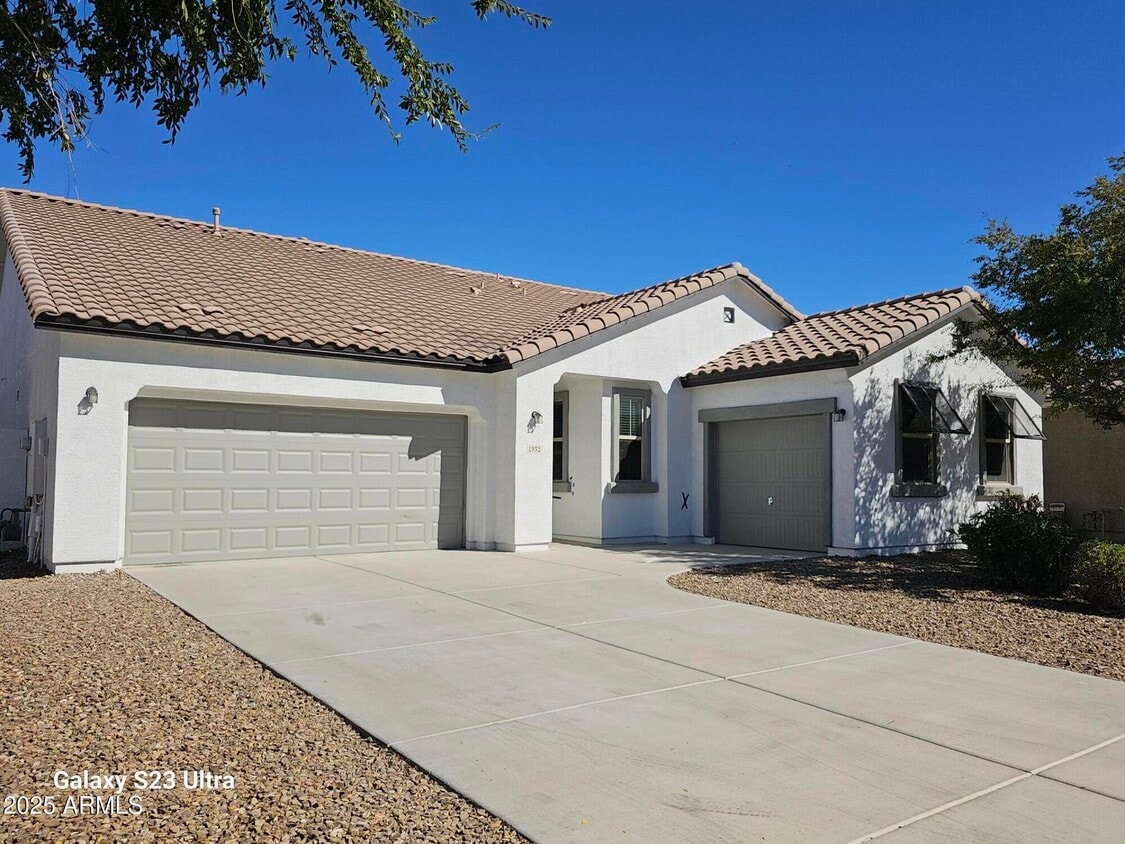 Primary Photo - 1932 E Ravenswood Dr