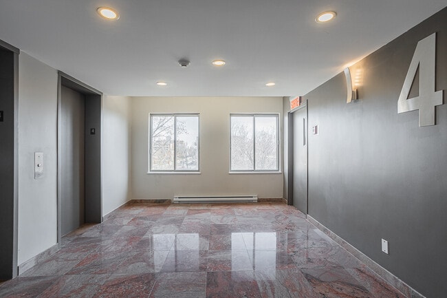 Building Photo - Navarin