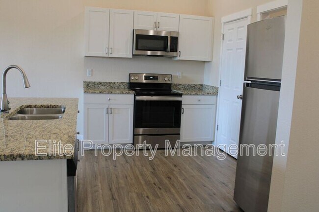 Building Photo - 318 W Coral Dr