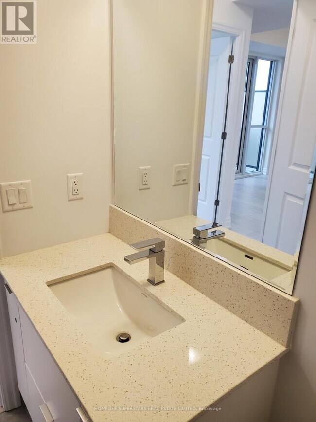 Building Photo - 30 Elm Dr W