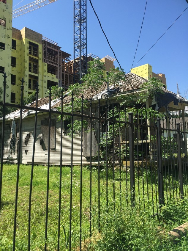 Building Photo - 1501 Victor St