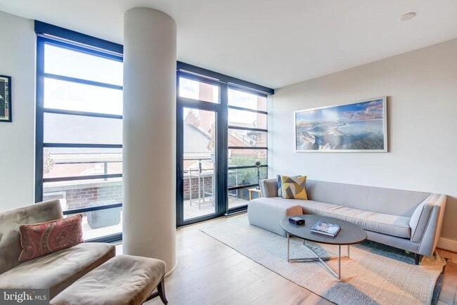 Building Photo - 1300 4th St SE