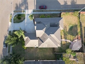 Building Photo - 33 Blue Jay Dr